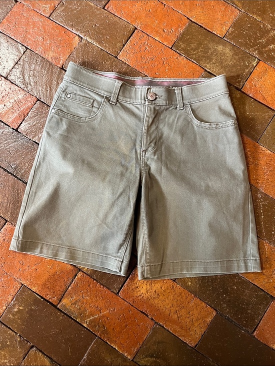 Lee Pants - Lee Total Freedom 8 Med Olive Green Jean shorts 7“ inseam